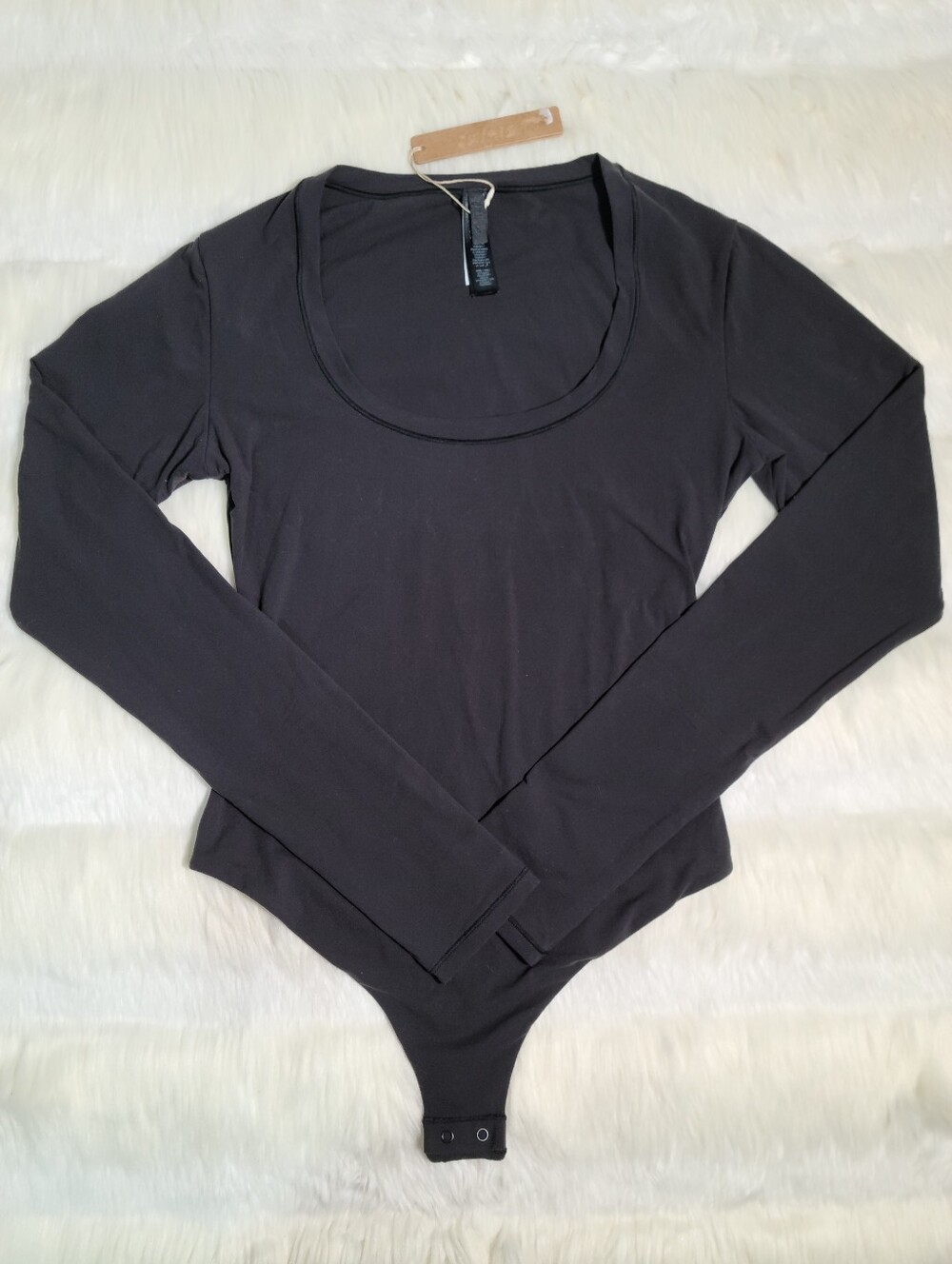 SKIMS Fits Everybody Long Sleeve Scoop Neck Bodysuit Black Onyx Women Medium NEW